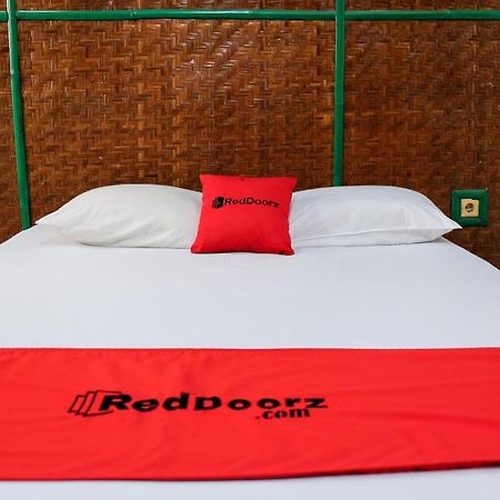 Reddoorz Plus Near Jalan Baru Bogor Hotel Exterior photo